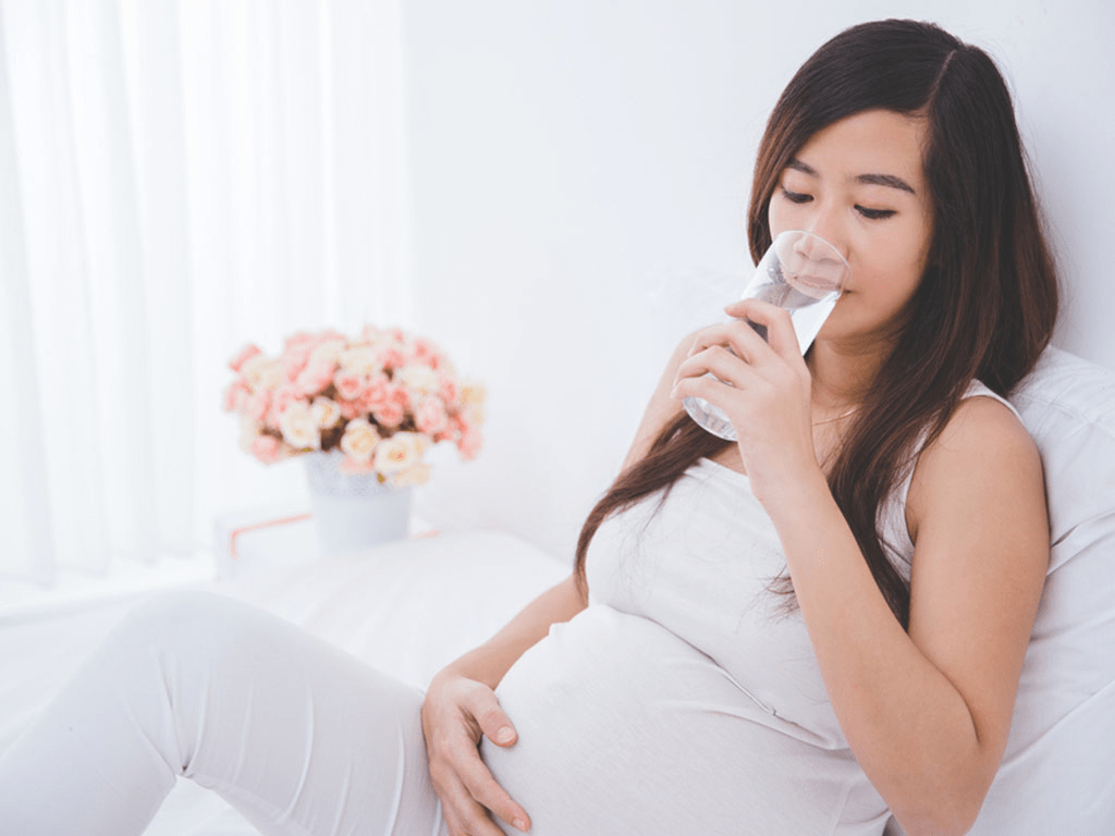 Sốt cao có thể khiến phụ nữ mang thai mất nước
