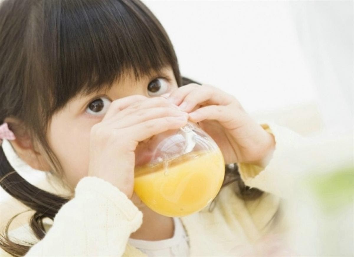 bổ sung vitamin C cho trẻ bị sốt