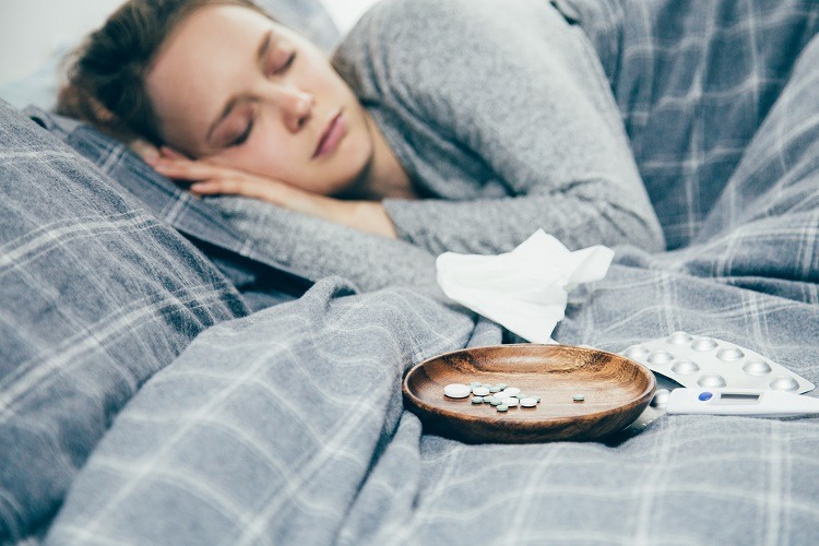 nghỉ ngơi để trị đau họng