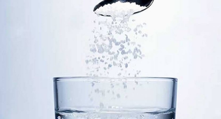 Tuy nước muối không phải là phương thuốc giảm đau răng cấp tốc nhưng giúp giảm nhẹ các cơn đau răng hiệu quả