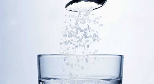 nước muối sinh lý giúp cải thiện đau họng