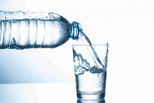 Cần uống nhiều nước để chữa cảm lạnh