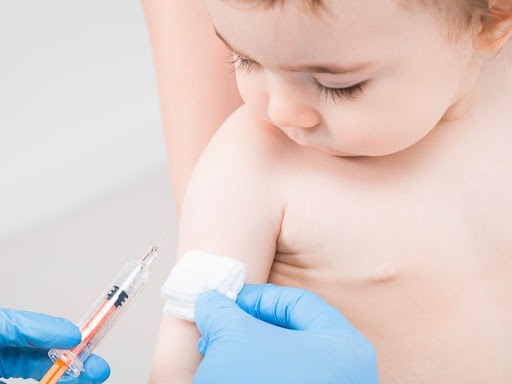 Có những dấu hiệu nào khác có thể xuất hiện trên da của trẻ em mắc sởi? 
