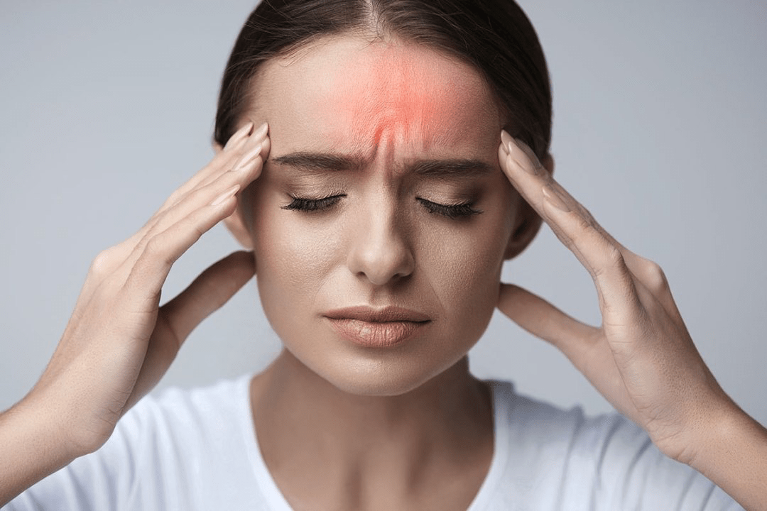 Bấm huyệt có thể áp dụng ở những vị trí nào để giảm đau đỉnh đầu?
