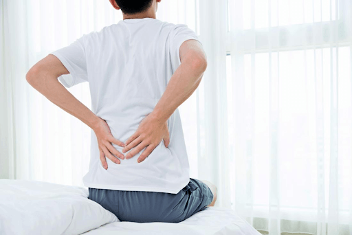 Thoái hóa cột sống có thể gây ra đau nhức vùng hông phải, đúng không?
