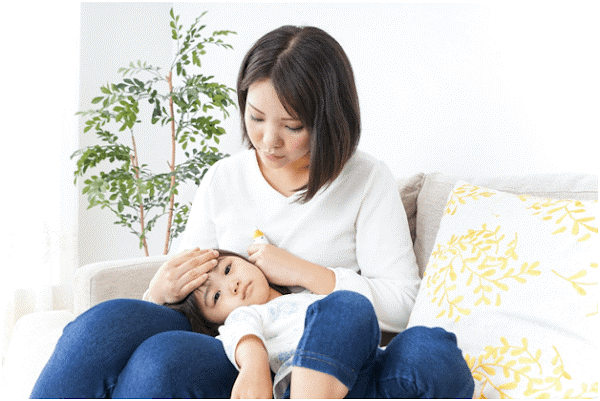 Bố mẹ cần nhận biết triệu chứng sốt viêm họng để có cách xử lý kịp thời