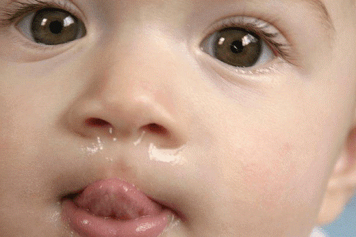 Có nên hút mũi cho trẻ sơ sinh không?