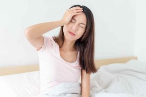 Thiếu ngủ có thể gây đau đầu ở một số người