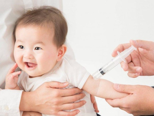 Tiêm vaccine cúm mùa có sốt không?