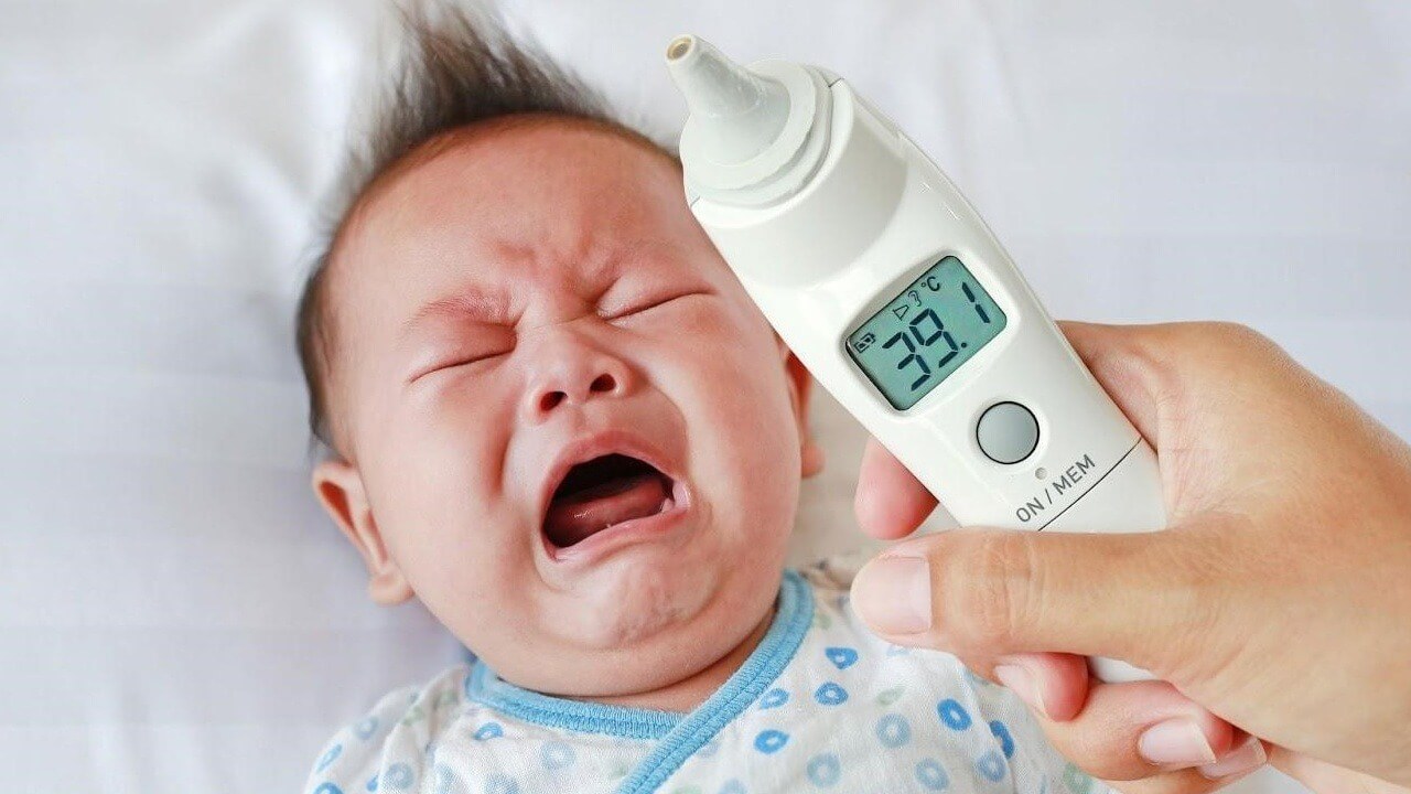 Trẻ sơ sinh thân nhiệt bao nhiêu độ là sốt