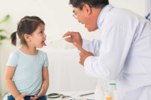 Đau họng đau tai thường có thể do biến chứng của bệnh viêm họng gây ra