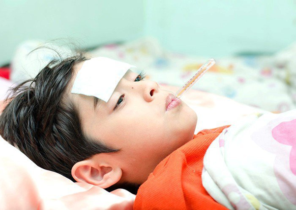 Có nhiều nguyên nhân dẫn đến sốt virus ở trẻ