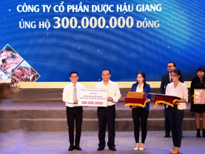 Ngày 01/11/2020 Ban Tổng Giám đốc DHG Pharma quyết định trích 300 triệu đồng chia sẻ với đồng bào miền Trung