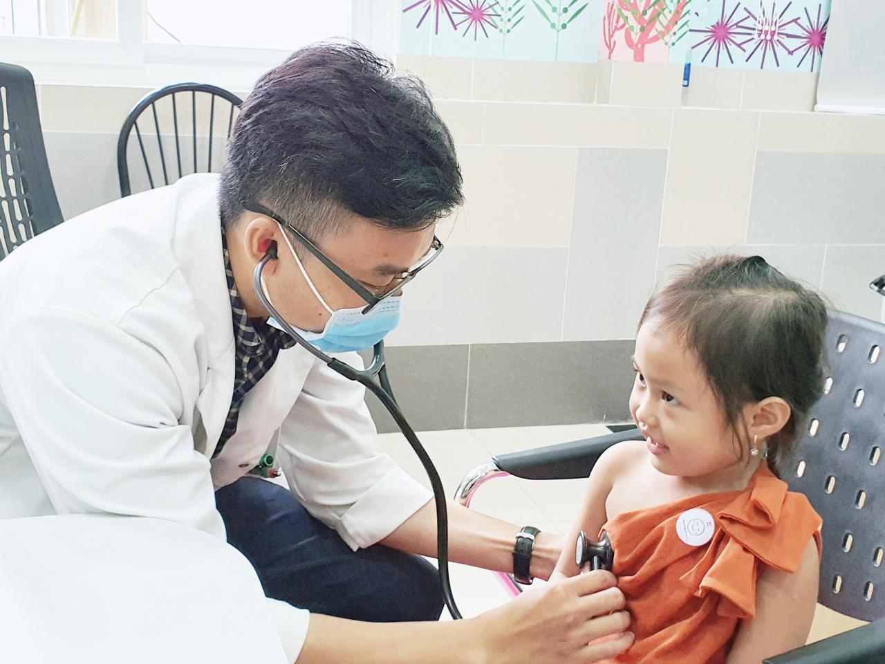 Điều trị viêm phổi cho trẻ qua chẩn đoán của bác sĩ 