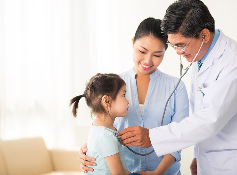 Cần đưa trẻ đi khám bác sĩ khi tình trạng kéo dài không khỏi.