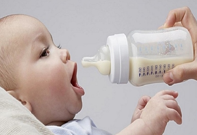 Cần làm gì khi trẻ ọc sữa 