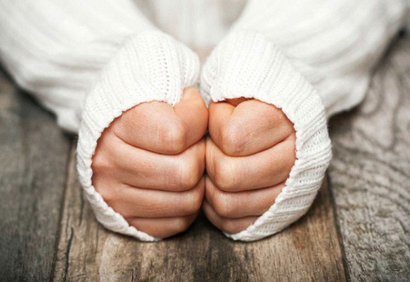 Trời lạnh là nguyên nhân dẫn đến ngón tay bị tê cóng