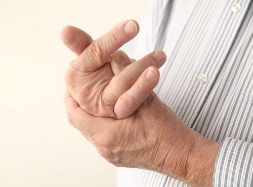 Đau nhức đầu ngón tay là tình trạng bệnh khá phổ biến ở nhiều lứa tuổi.