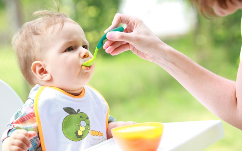 Đảm bảo chế độ ăn hợp lý khi trẻ bị tiêu chảy kéo dài