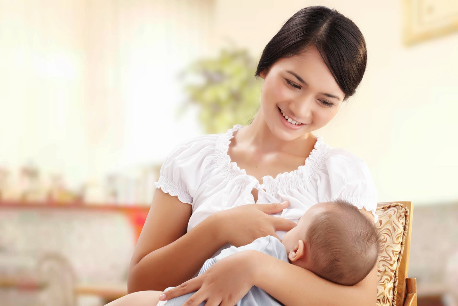 Chế độ dinh dưỡng của mẹ cũng ảnh hưởng trực tiếp đến chất lượng sữa mẹ mà con bú.